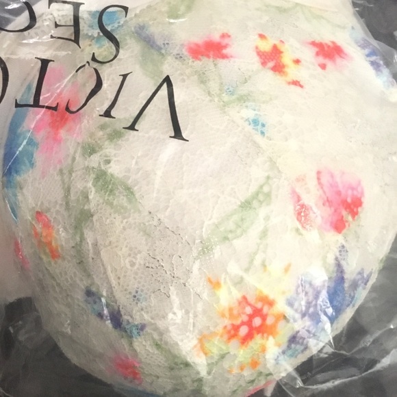 Victoria Secret Pink push up bra - Picture 4 of 4